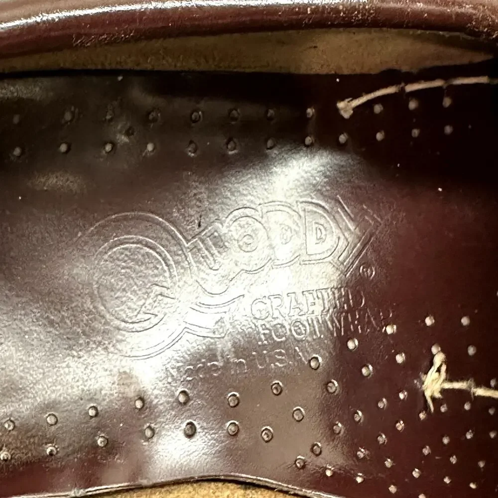 VERY GOOD Quoddy Tassel Loafer Burgundy Leather Vintage Made in USA Men's 9.5